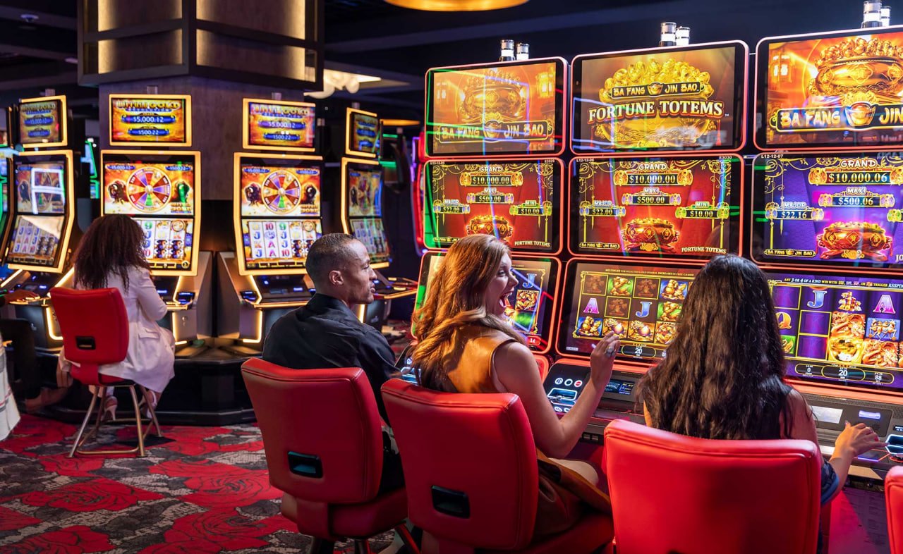 Ambiance ruangan live casino dengan dealer langsung